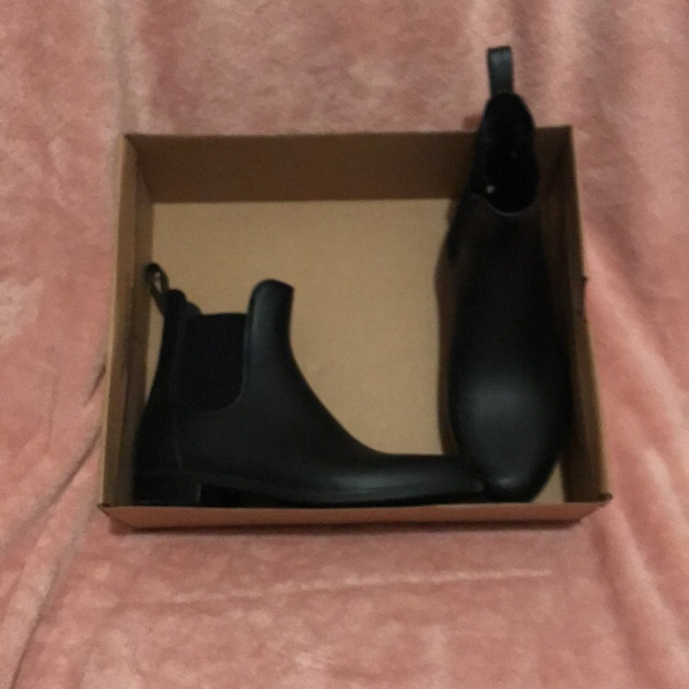 Matte ankle boots